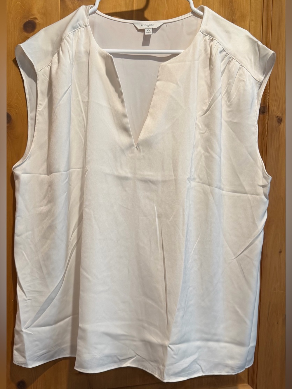 Banana Republic White Sleeveless V-Neck Blouse